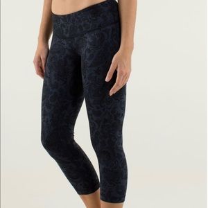 Lulu lemon wunder under paisley crops